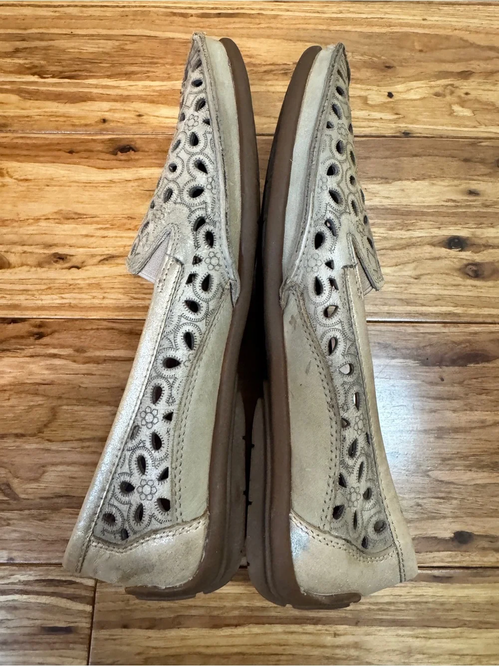 Taos Expose Driving Loafers Size 8 Slip-On Leather Laser Cut Flats